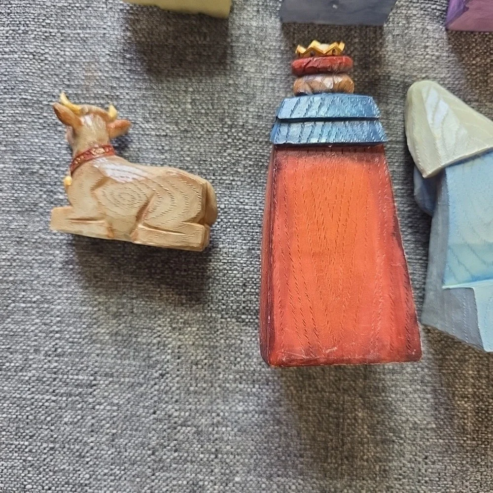 Christmas Nativity Set Wiseman Jospeh Mary Jesus Resin Squared Body Design 8 Pc